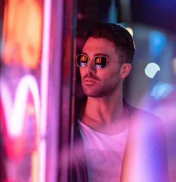 使用者以手機完成註冊流程示意